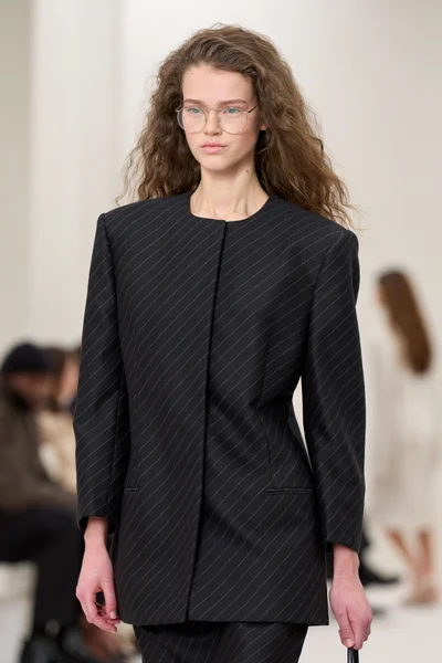 Look 13